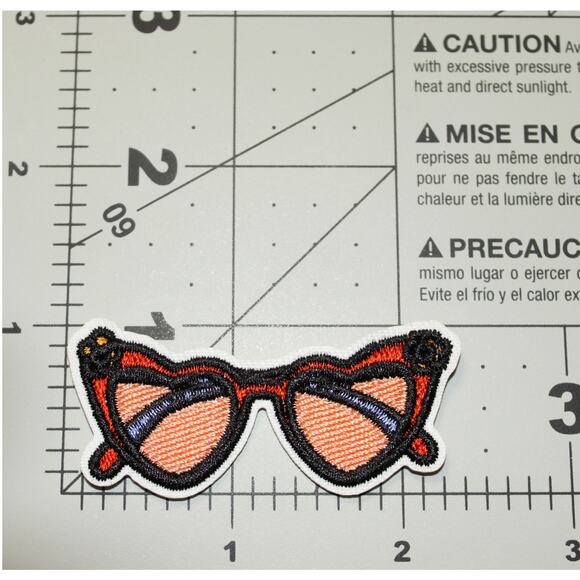 Pink Red Heart Sunglasses Cartoon Clothing Iron On Patch Decal Embroidery - Picture 2 of 2